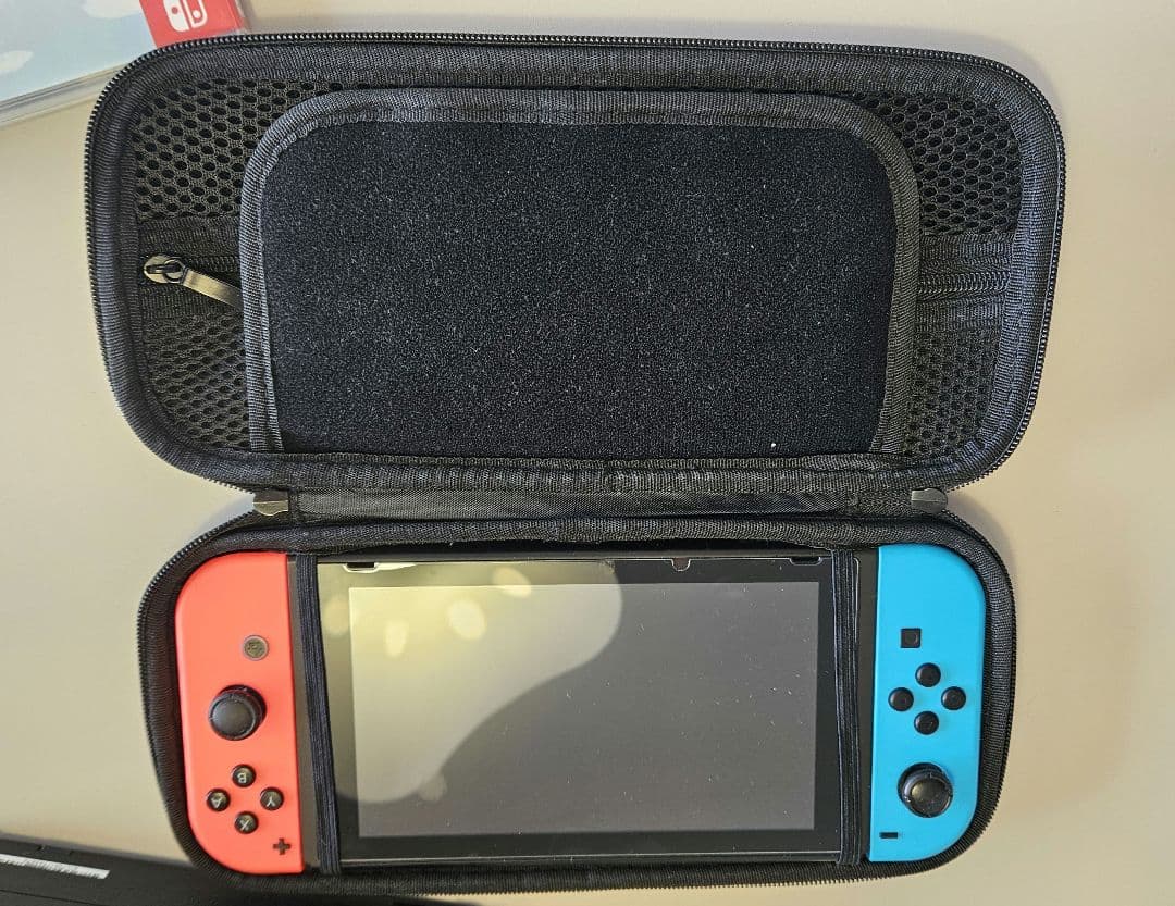 Nintendo Switch スイッチ　本体+ソフト4本+ケース　セット