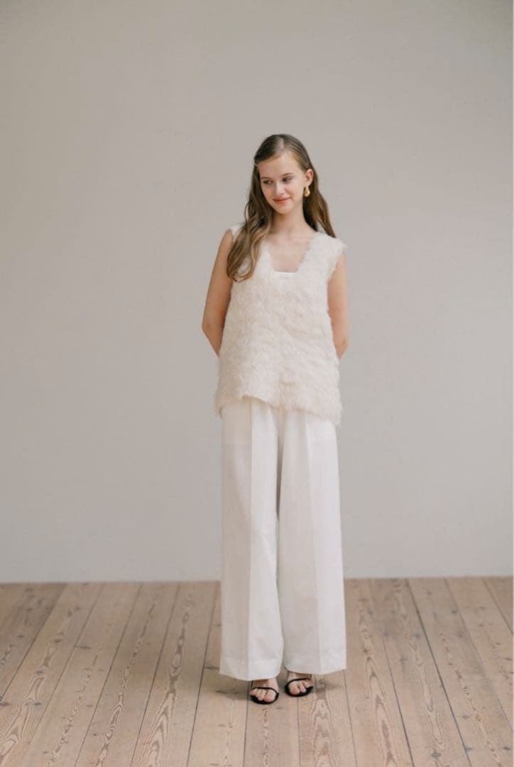 pois ニットベスト　ホワイト