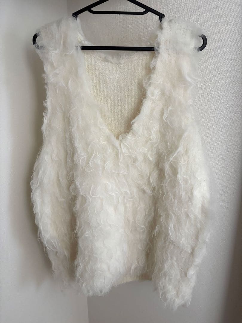 pois ニットベスト　ホワイト