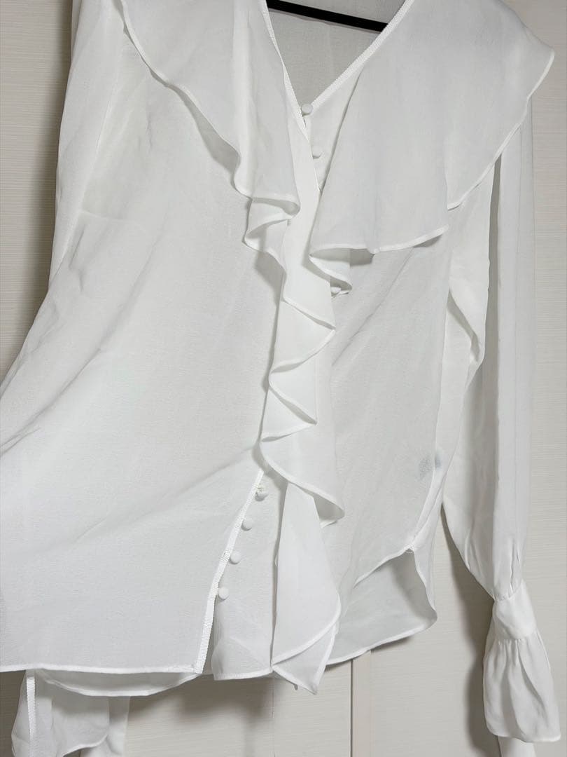 Blanc&Eclare Lucyホワイト フリル長袖ブラウス