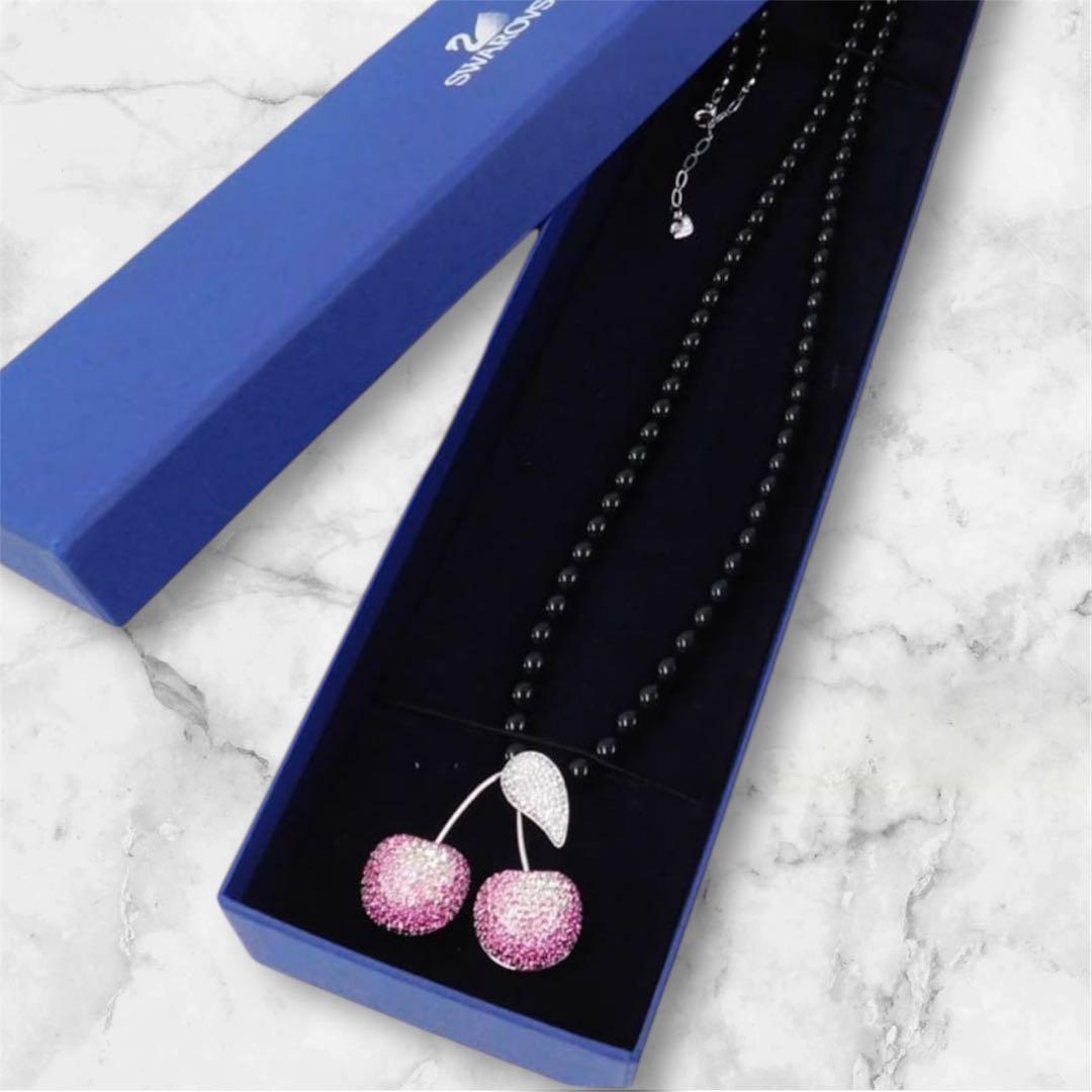 SWAROVSKI さくらんぼ　チェリー　ネックレス スワロフスキー　クリスタル
