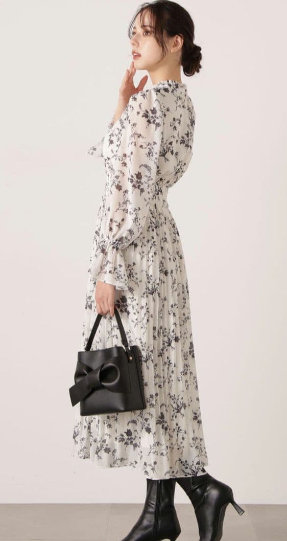 【新品】プロポーションボディドレッシング　花柄プリーツワンピース