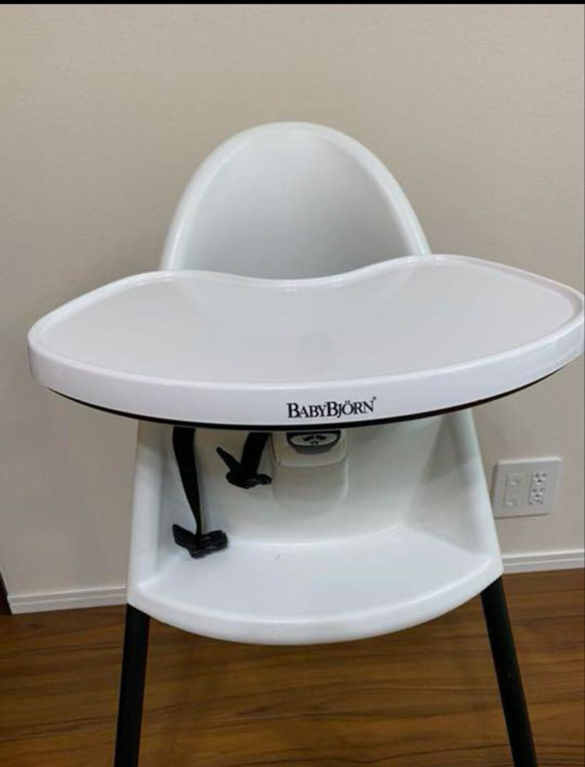 BABYBJÖRN ホワイトハイチェア　ベビービョルン　ハイチェア　ハーネス付き