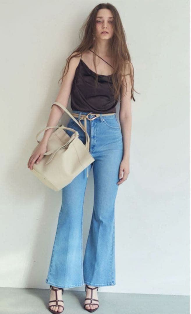 Aimeineカップインドレープサテンキャミソール