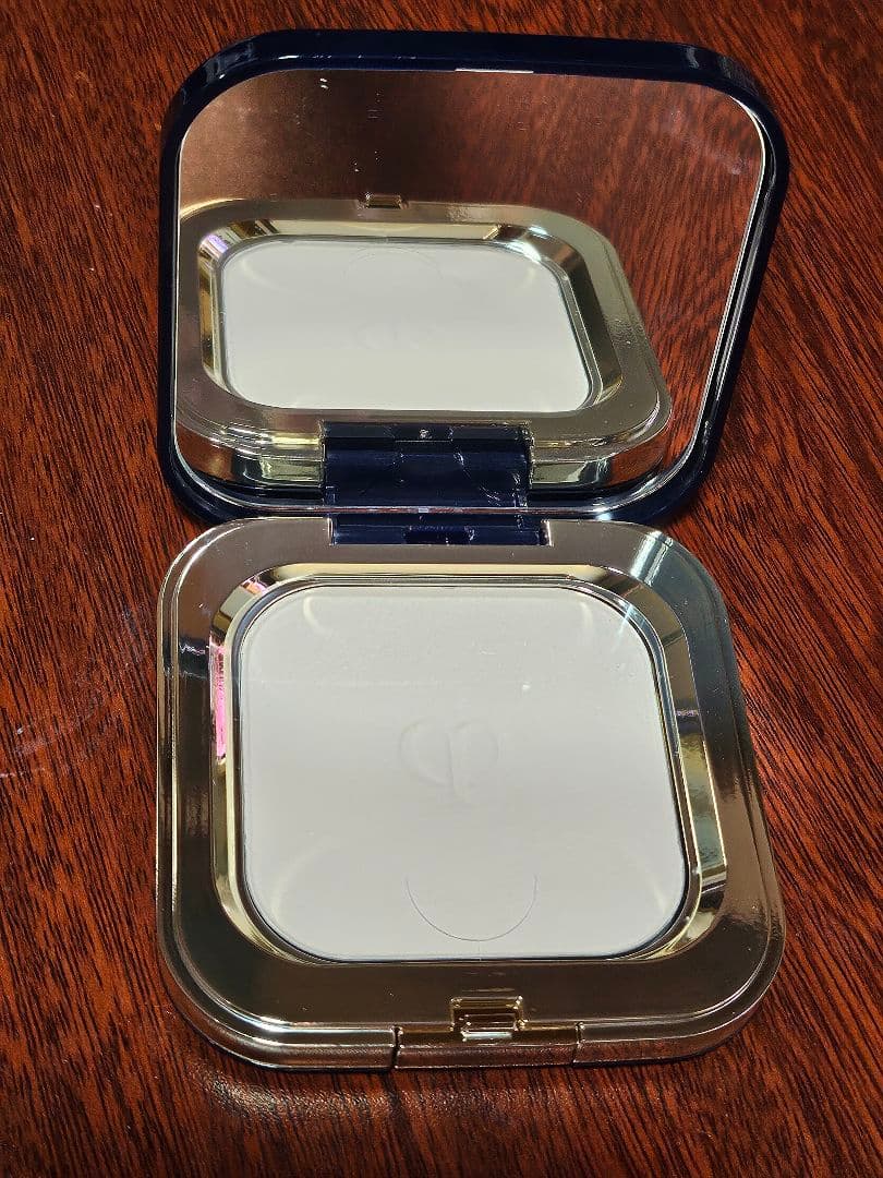 クレドポーボーテ プードルコンパクトエサンシエルｎ