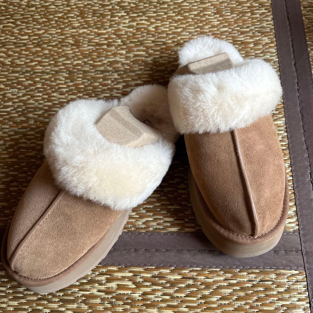 UGG ファーサンダル
