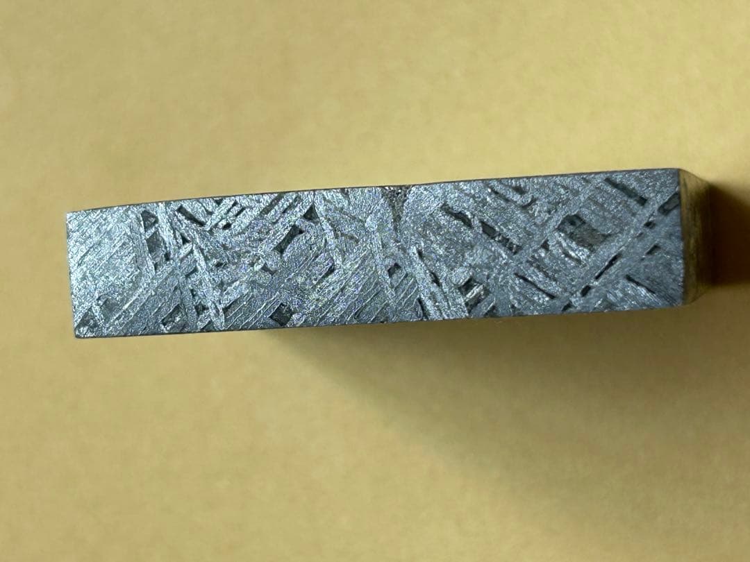 ウ*ル様 アルタイ鉄隕石。美しい四角形。約212.12g