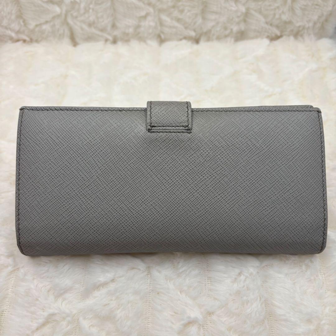 美品　プラダ✨　サフィアーノレザー　長財布　金ロゴ　グレー　ICチップ内蔵