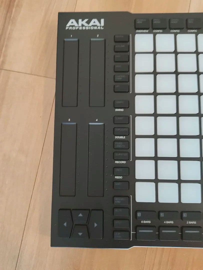 AKAI APC64 MIDIコントローラー