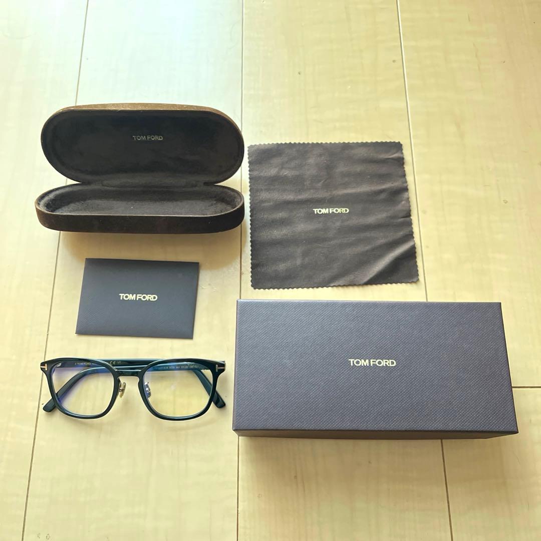 TOM FORD ブラックスクエアフレームメガネ