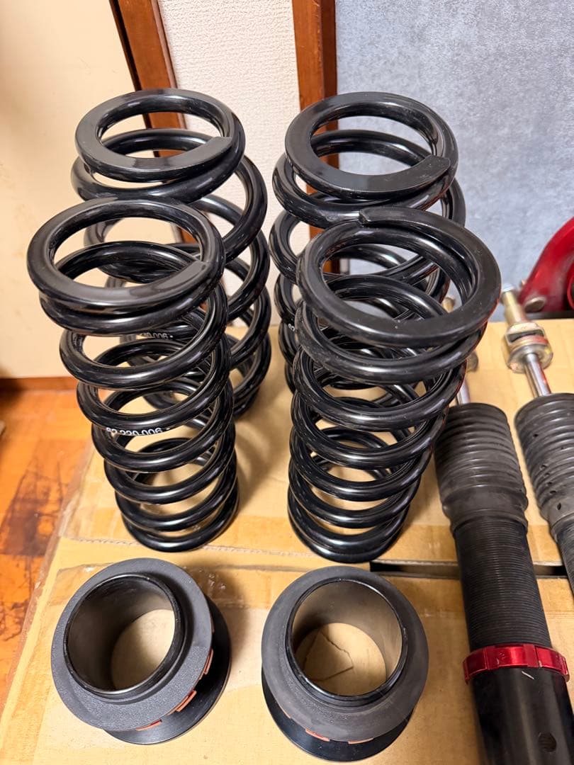 ガチャガチャ売ります^_^ 　80ハリアー Largus 車高調