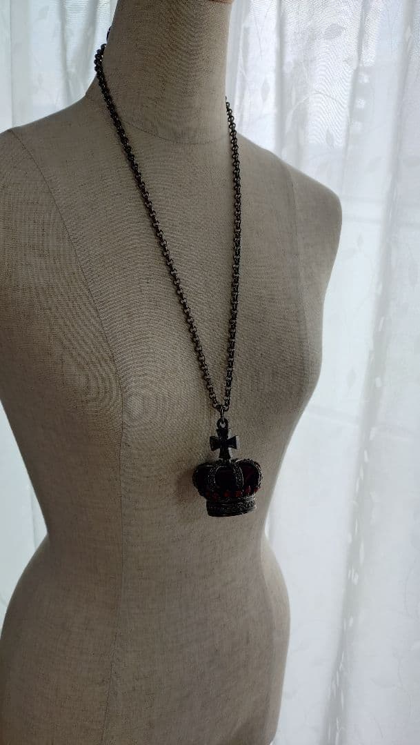 BPN ブラックピースナウ　王冠　ネックレス　チャーム