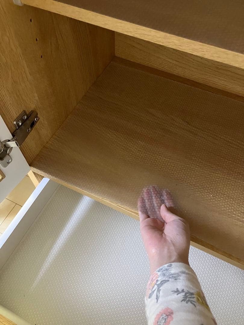 ニトリ 食器棚 木目調 ガラス扉キャビネット 収納 お皿 キッチン収納