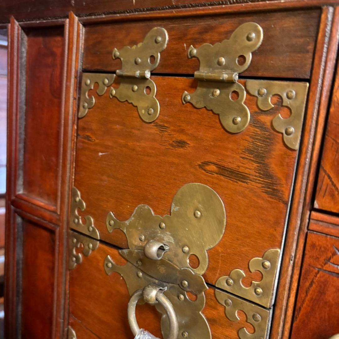 李朝家具 魚錠前付き 彫文字 ヤクジャン 薬箪笥 小引き出し 韓国朝鮮 古民具