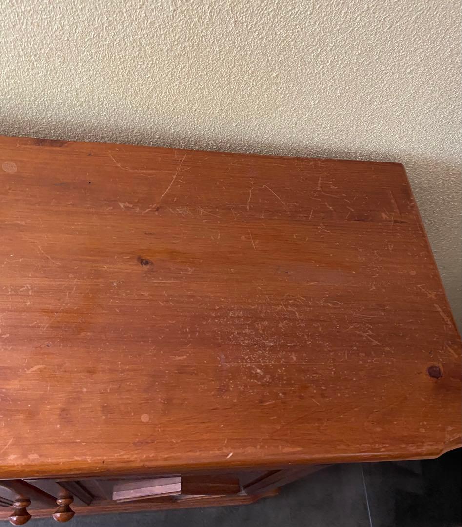 （りりり）送料込み　スペイン製　木製キャビネット