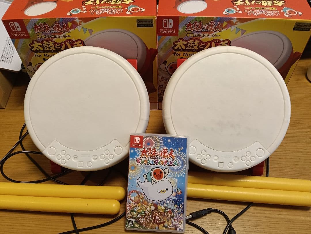 太鼓の達人 ソフトとホリ製のタタコン2台です