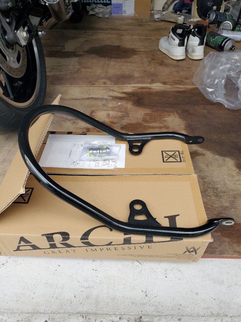 Z900RS アーキ ロングテールカウル用タンデムグラブバー ペイントブラック