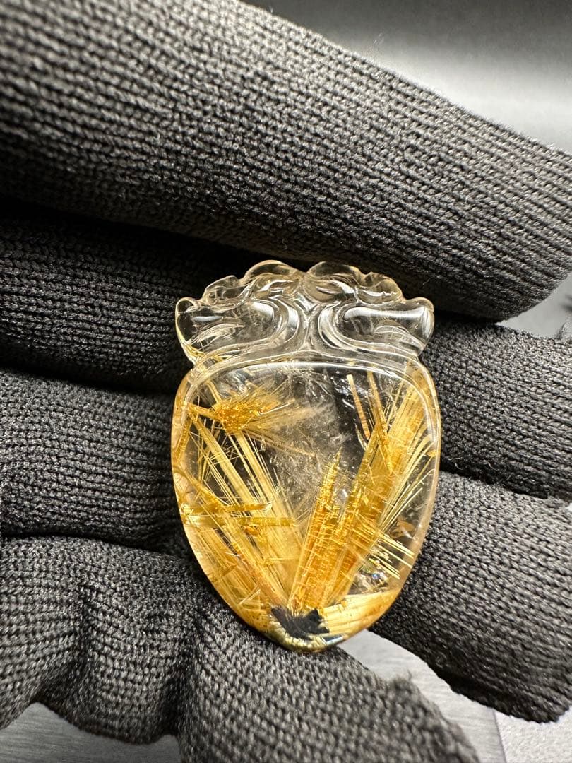 タイチンルチルクォーツ彫物（貔貅）