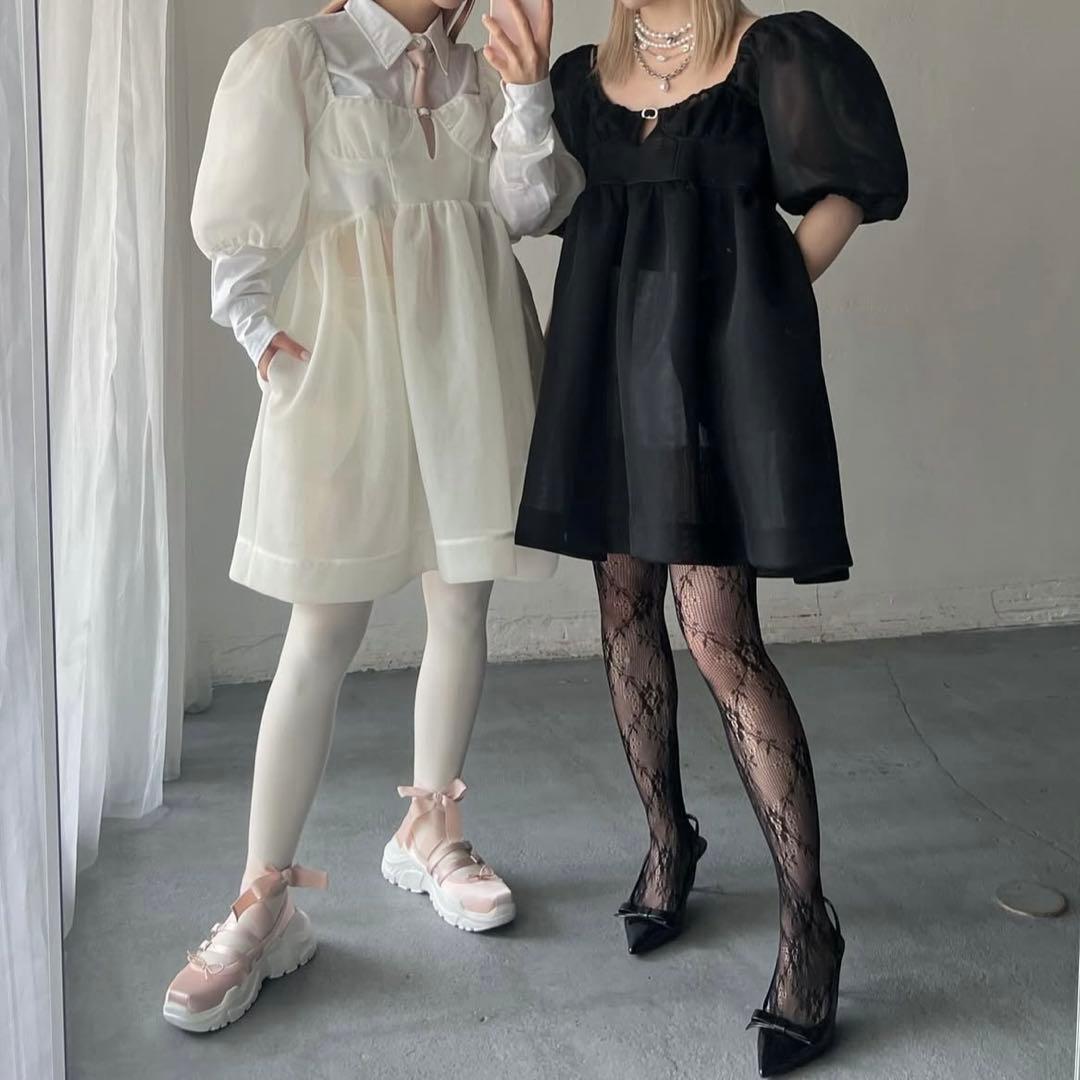 Her Praha ブラック ミニワンピース 半袖