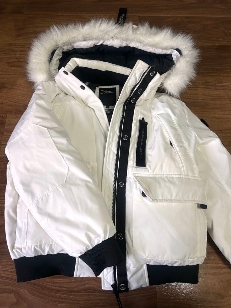 てて NATIONAL GEOGRAPHIC ダウンジャケット ホワイト