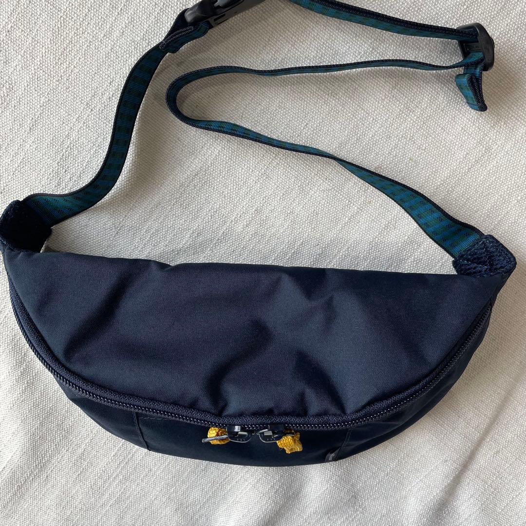 ファミリア　ボディバッグ　ネイビー