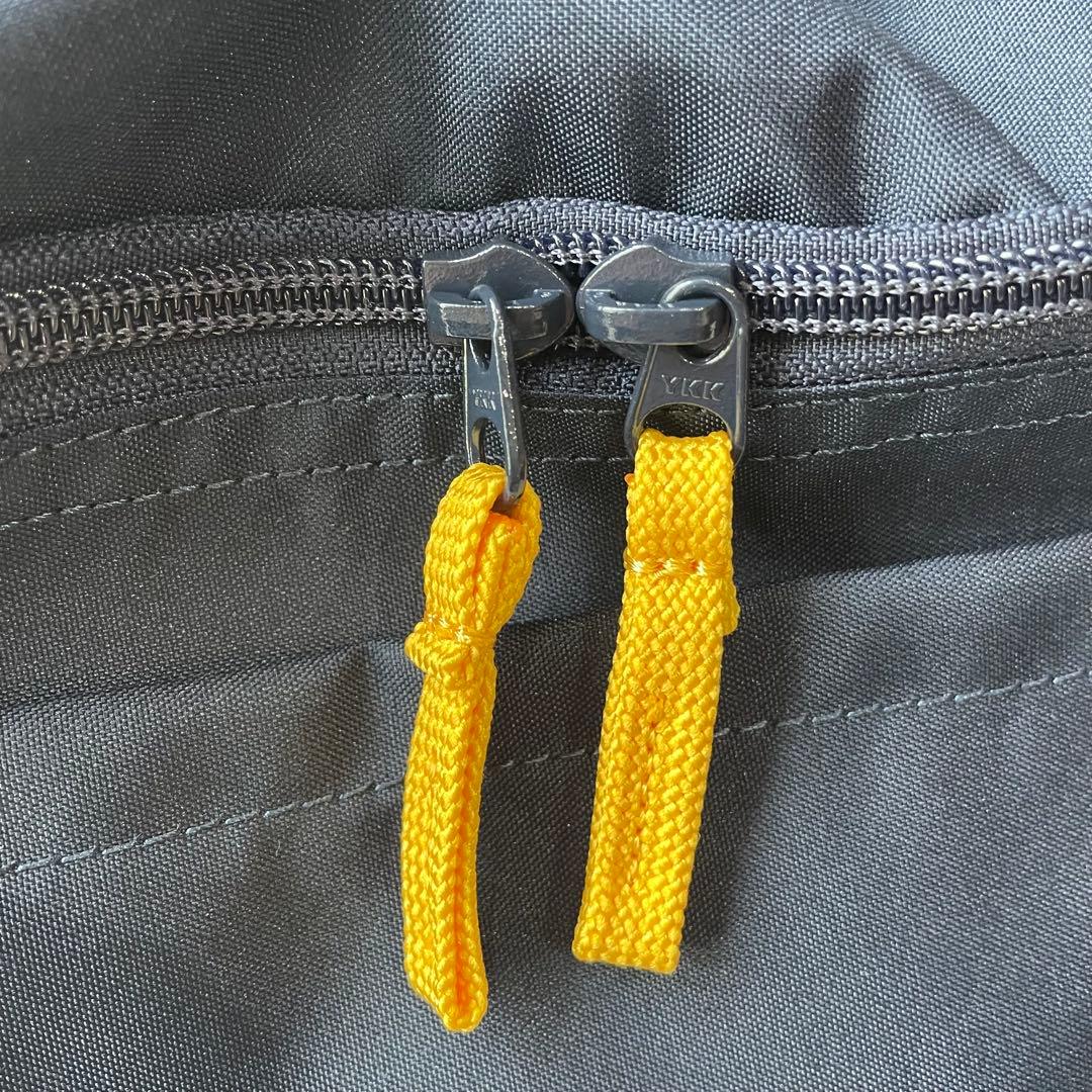 ファミリア　ボディバッグ　ネイビー