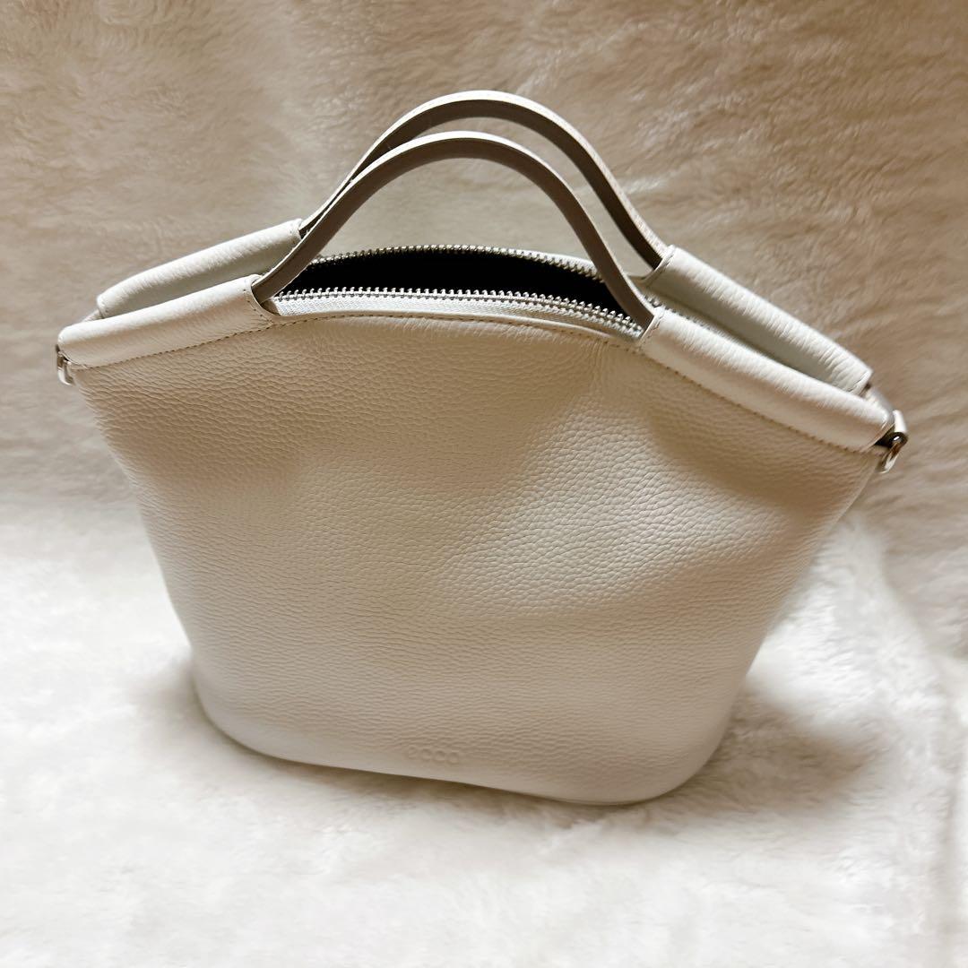 美品 eccoホワイトレザー ハンドバッグ ダブルハンドル