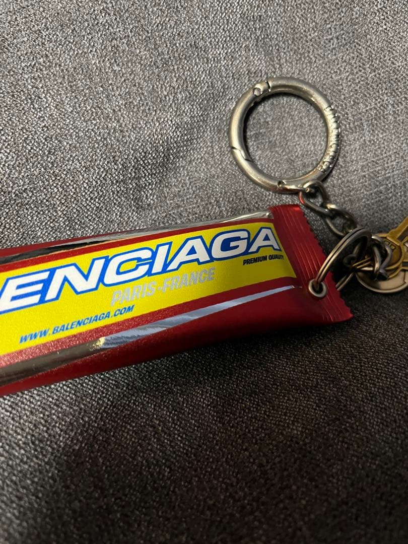 BALENCIAGA スナックバー風キーホルダー