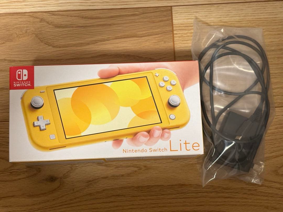 Nintendo Switch Lite イエロー　ポケモン付