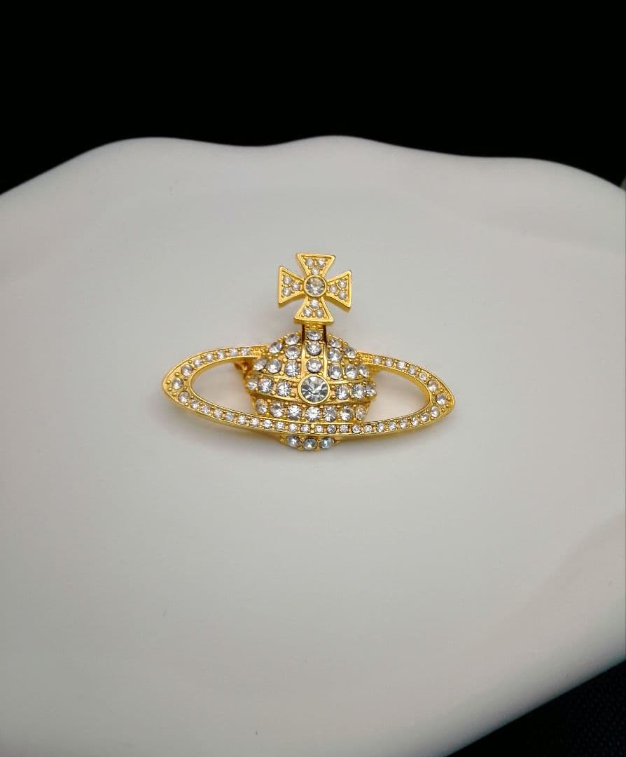 ヴィヴィアン　オーブ　ブローチ