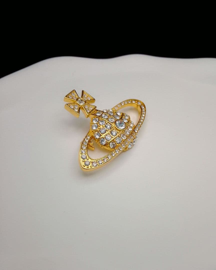 ヴィヴィアン　オーブ　ブローチ