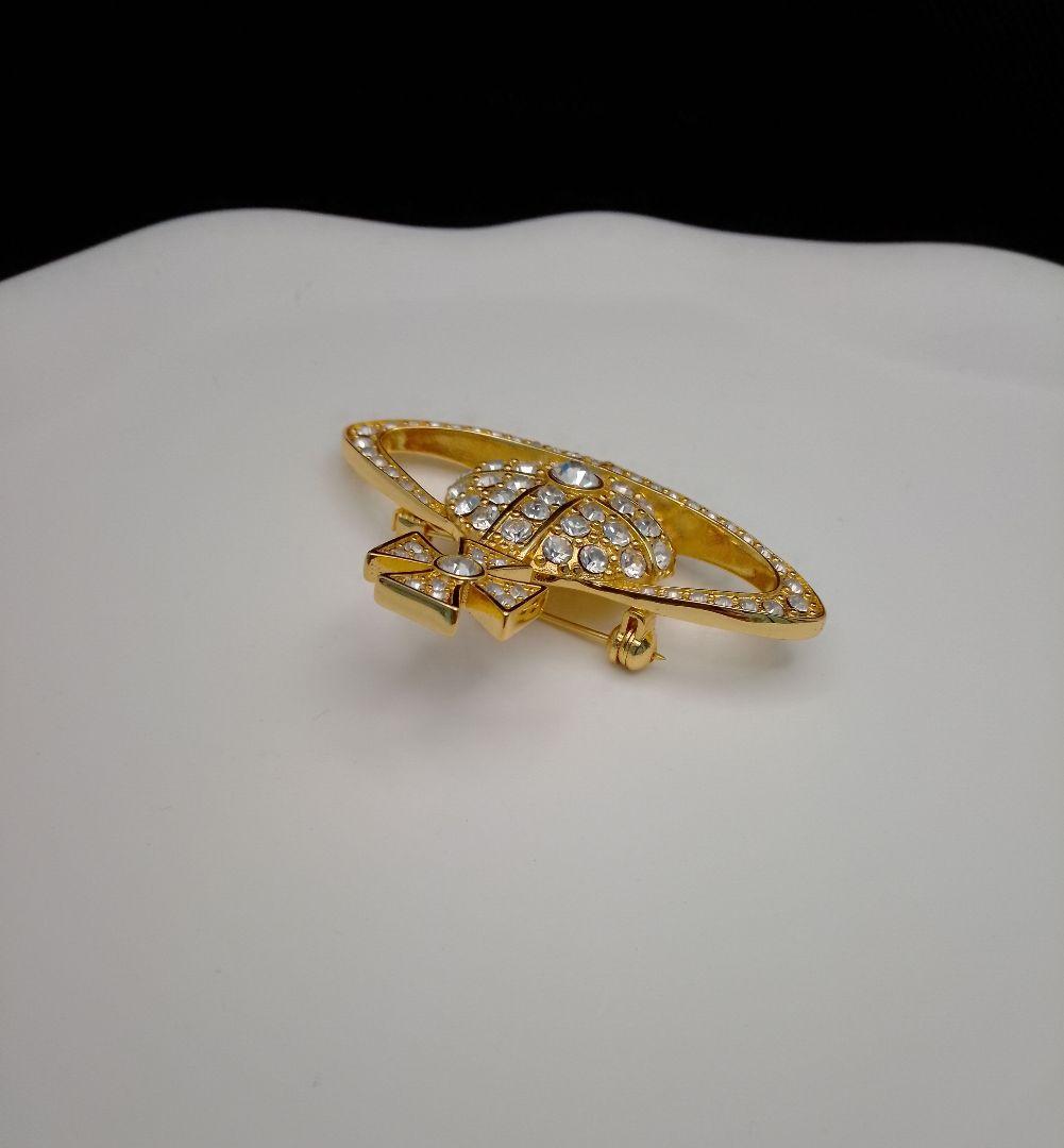 ヴィヴィアン　オーブ　ブローチ