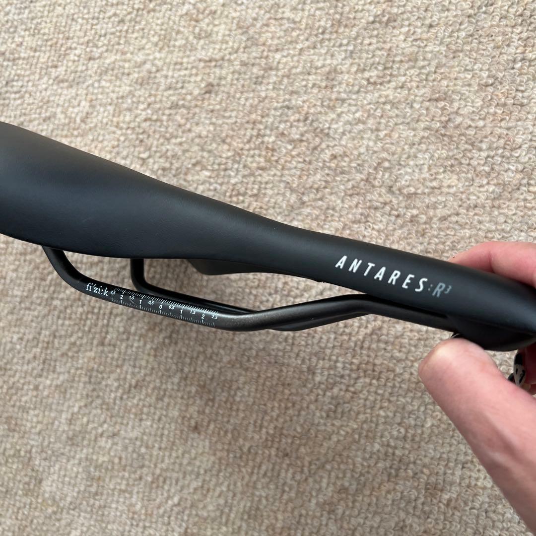 Fizik Antares R3 OPEN Kium サドル @お値下げ中！