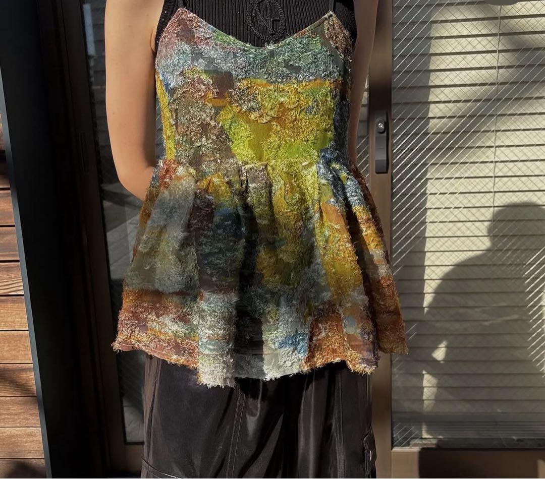 トップス MEDI RACHEL FLUFFY ART CAMISOLE