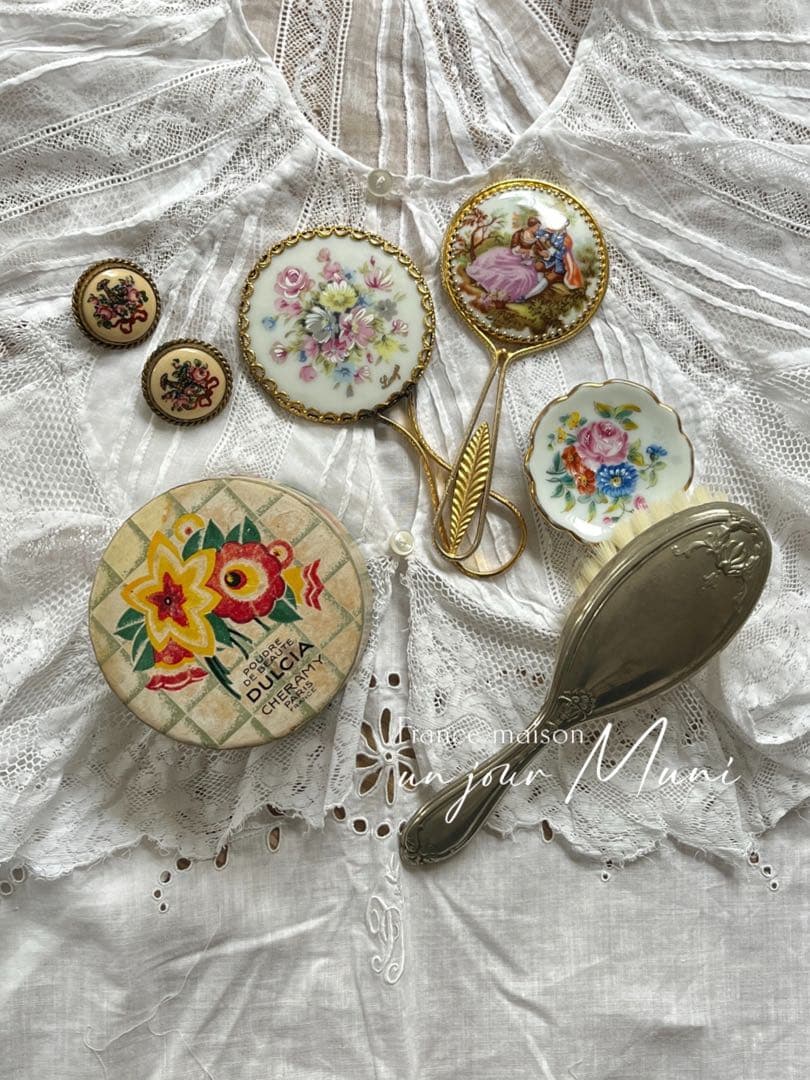 ◆フランスアンティーク｜メイク道具6点、ヘアブラシ、リモージュ、手鏡、イヤリング