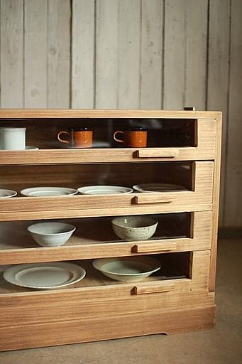 古い前面ガラスの引き出し4段　カトラリー収納　食器棚　収納棚　古家具