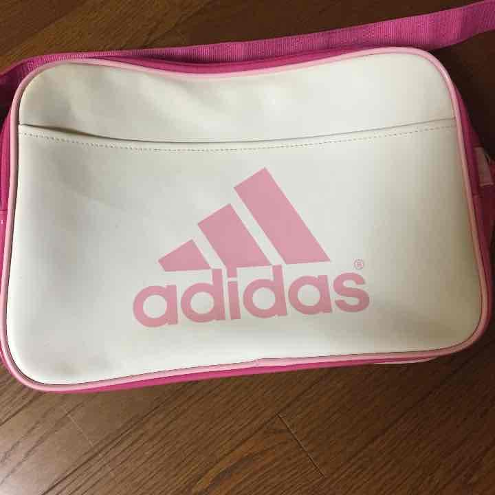 adidas エナメルバッグ