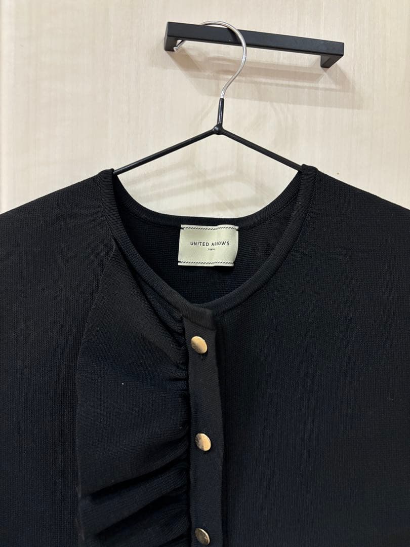 UNITED ARROWS 黒 フリルノースリーブベスト