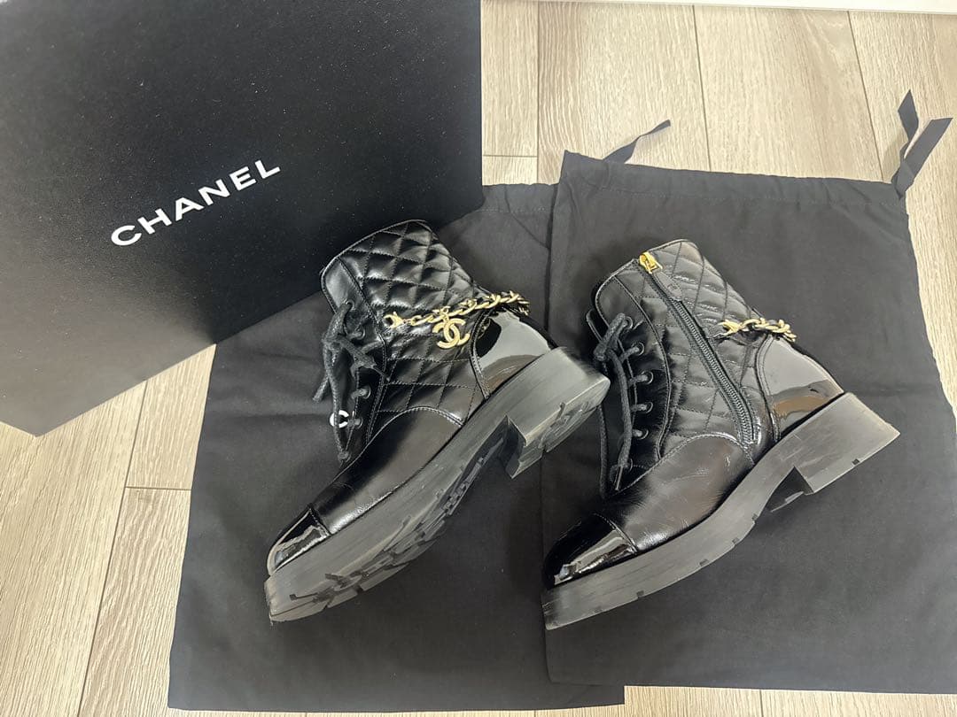 CHANEL ブラック キルティングブーツ