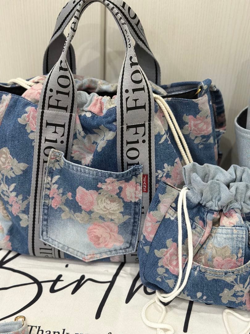 新品デニムジーンズ花柄のバック３点セット　お得品