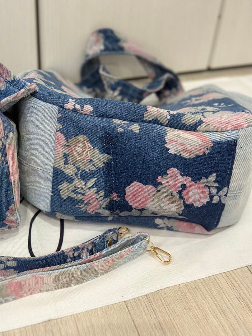 新品デニムジーンズ花柄のバック３点セット　お得品