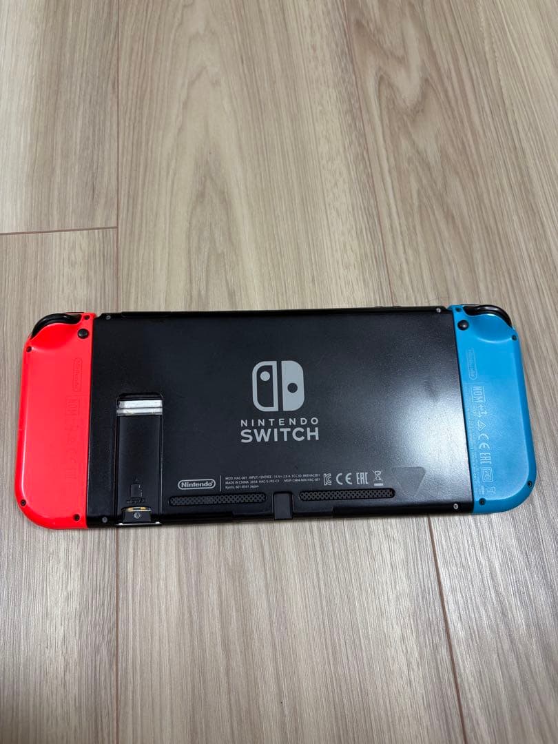 Nintendo Switch 本体＋ジョイコン2つ付き
