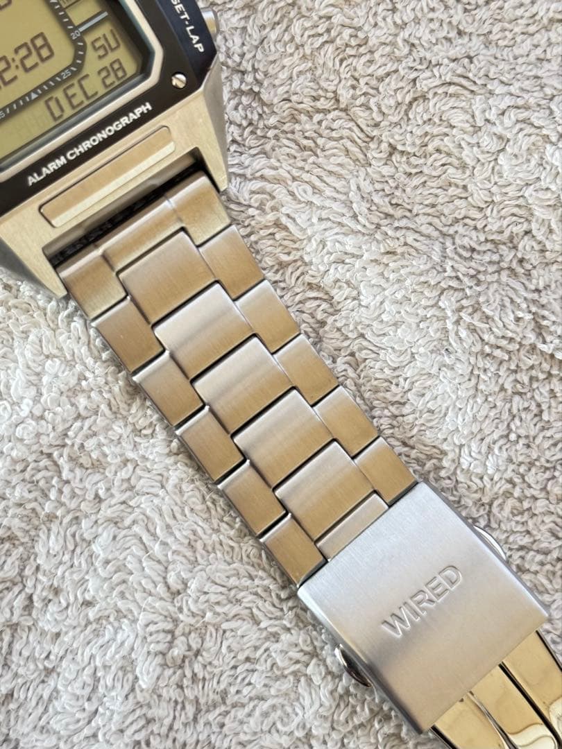 【一番人気の銀x黒】しかもステンブレス・デジボーグ復刻・セイコーWIRED美品