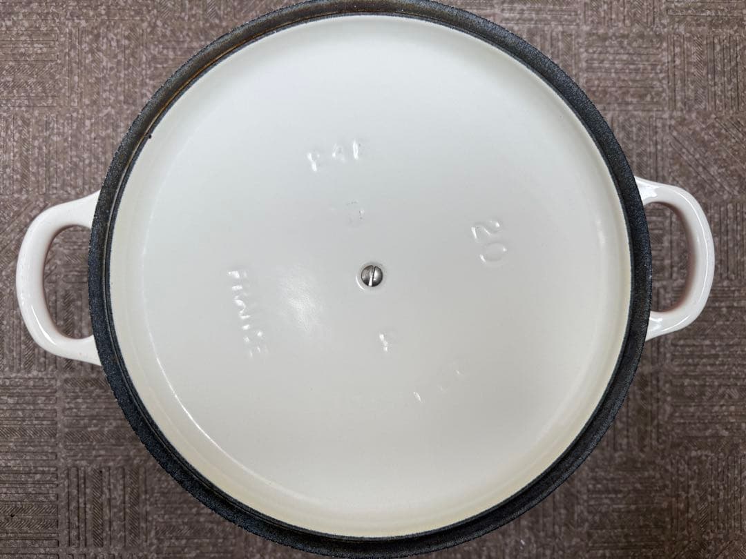 ル・クルーゼ ココット・ロンド 20cm パウダーピンク 両手鍋　レア