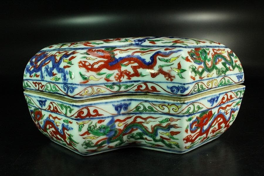 中国美術 赤絵雲龍紋 蓮菱 蓋物 大明嘉靖年製 書(K-A718)