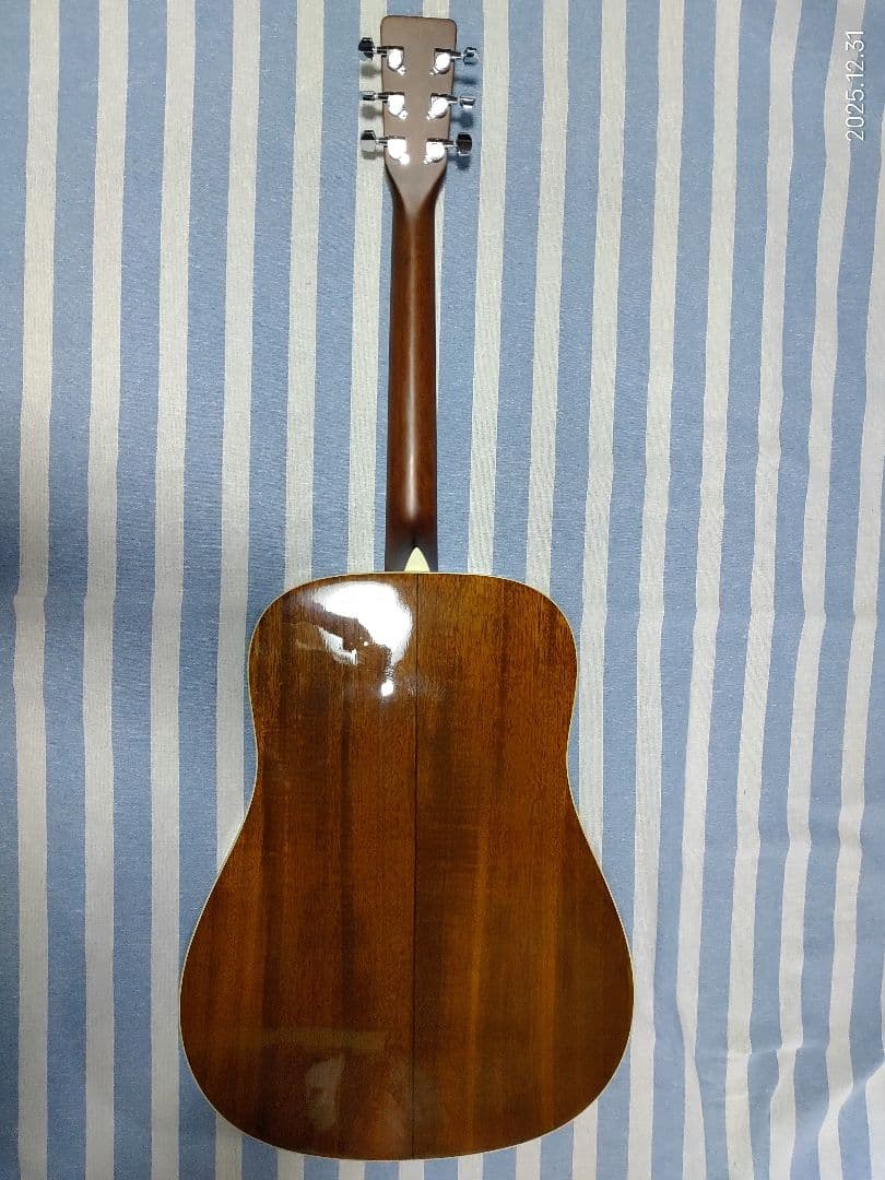 初心者用MORRISのドレッドノートタイプのフォークギターMD-507N美品です