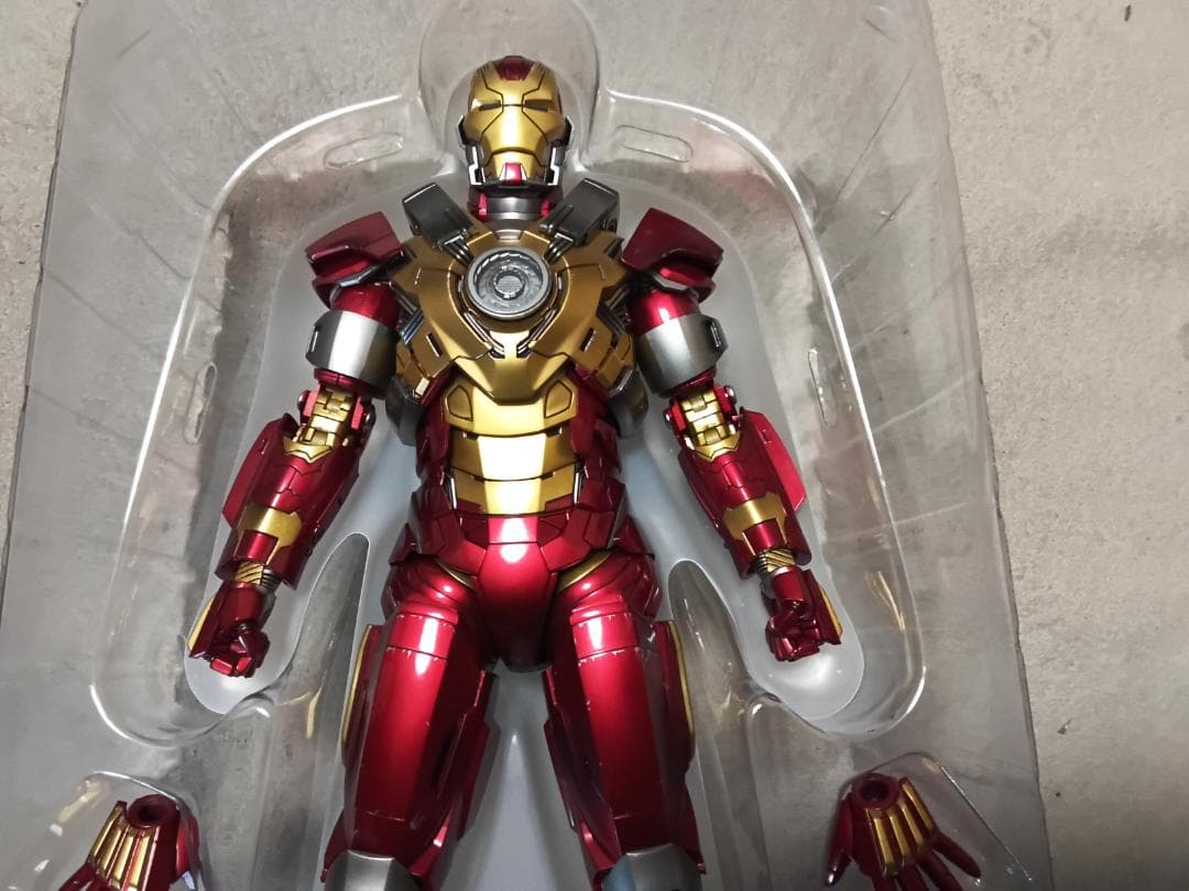 a*o様 ホットトイズ アイアンマン マーク17 ハートブレイカー