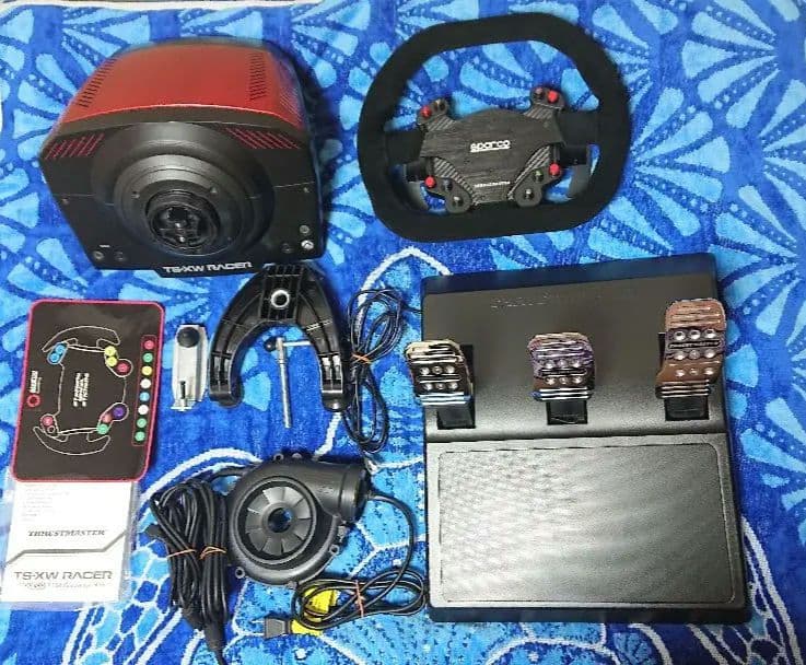 Thrustmaster TS-XW Racer レーシングホイール