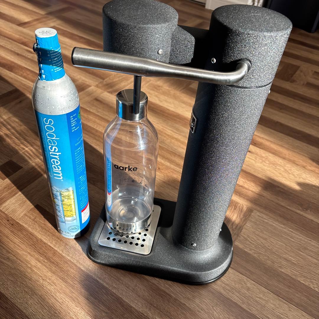 aarke 炭酸水メーカー ブラック　ガス一本付