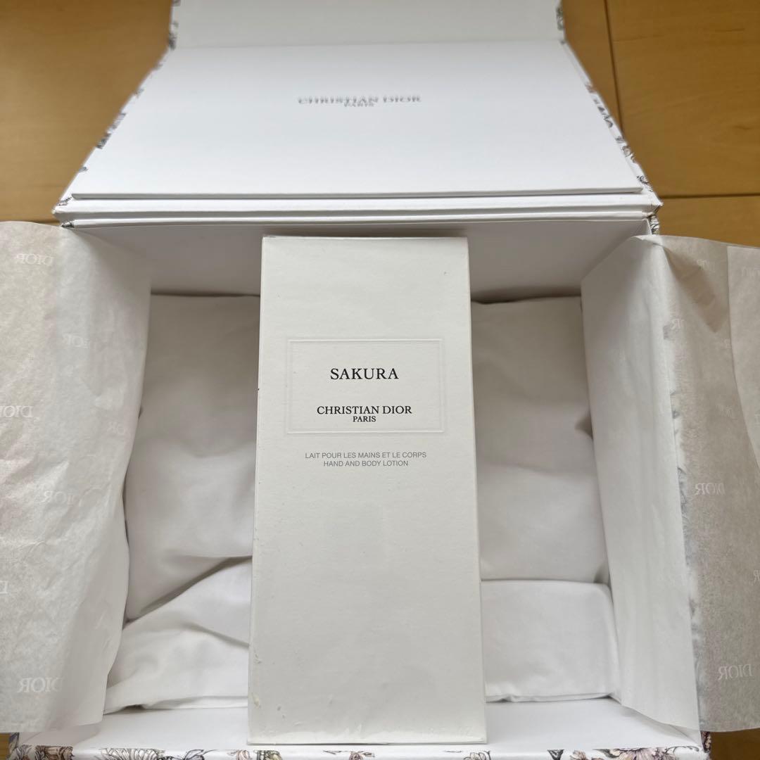 メゾン クリスチャン ディオールのサクラハンド&ボディ ローション（350mL）
